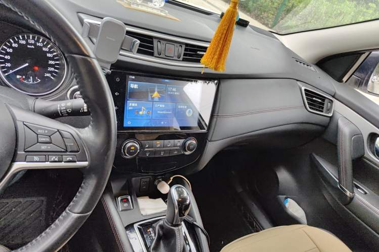 Used Nissan Qashqai 2019 2.0L CVT Luxury Edition Audio And AC Panel
