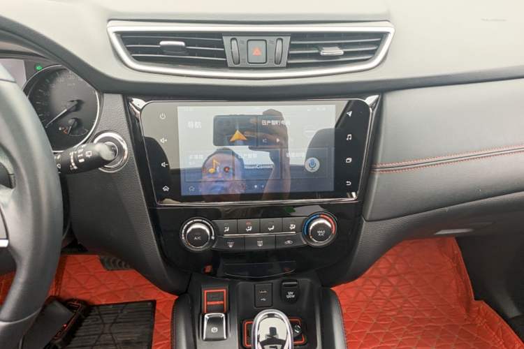 Used Nissan Qashqai 2019 2.0L CVT Luxury Edition Audio And AC Panel