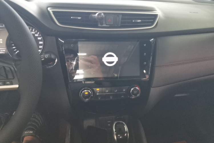 Used Nissan Qashqai 2019 2.0L CVT Luxury Edition Audio And AC Panel