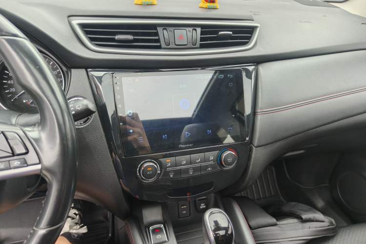 Used Nissan Qashqai 2019 2.0L CVT Luxury Edition Audio And AC Panel