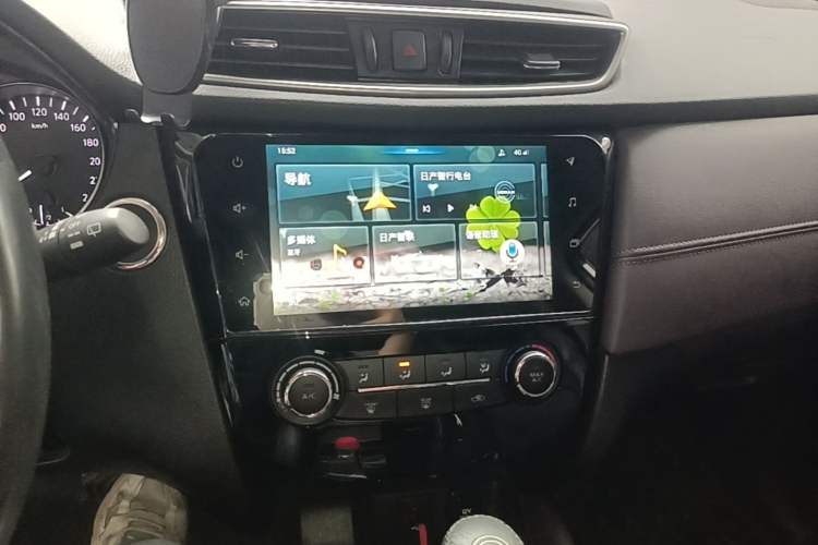 Used Nissan Qashqai 2019 2.0L CVT Luxury Edition Audio And AC Panel