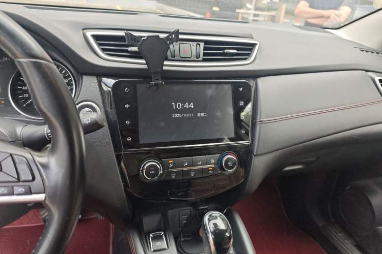 Used Nissan Qashqai 2019 2.0L CVT Luxury Edition Audio And AC Panel