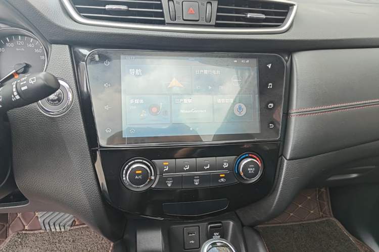 Used Nissan Qashqai 2019 2.0L CVT Luxury Edition Audio And AC Panel