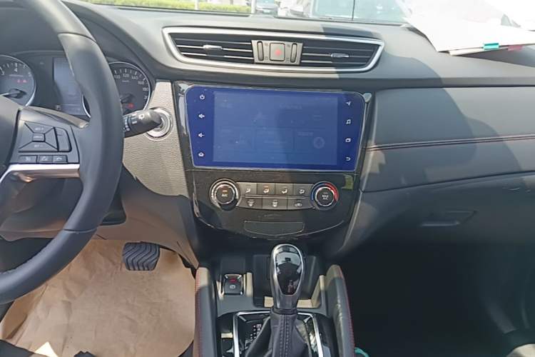 Used Nissan Qashqai 2019 2.0L CVT Luxury Edition Audio And AC Panel