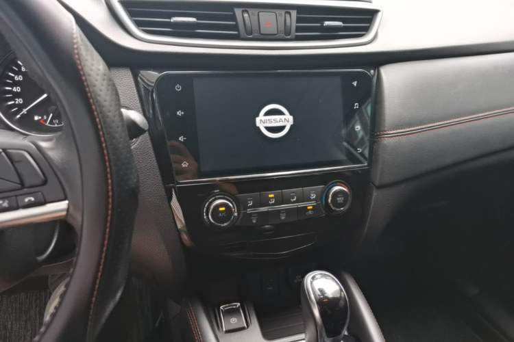 Used Nissan Qashqai 2019 2.0L CVT Luxury Edition Audio And AC Panel