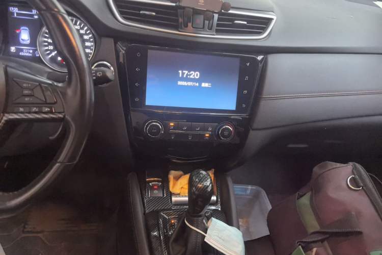 Used Nissan Qashqai 2019 2.0L CVT Luxury Edition Audio And AC Panel