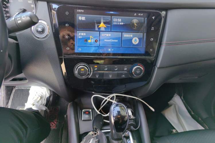 Used Nissan Qashqai 2019 2.0L CVT Luxury Edition Audio And AC Panel