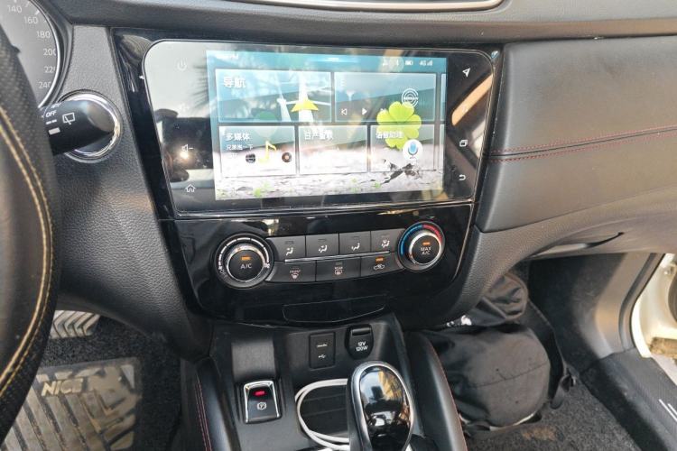 Used Nissan Qashqai 2019 2.0L CVT Luxury Edition Audio And AC Panel