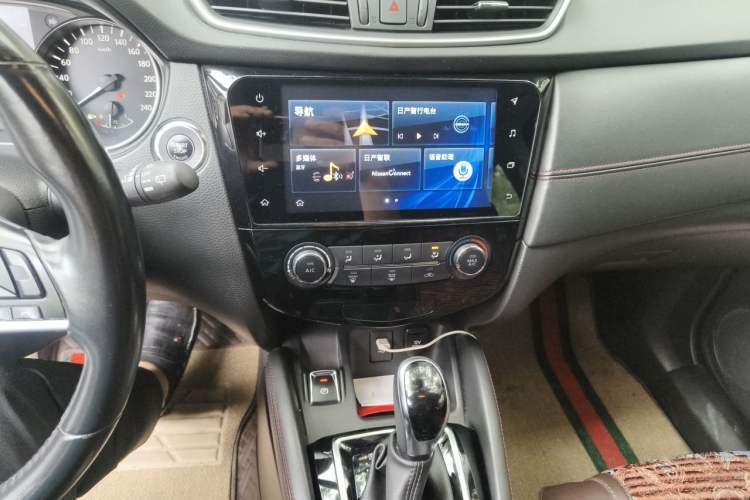 Used Nissan Qashqai 2019 2.0L CVT Luxury Edition Audio And AC Panel