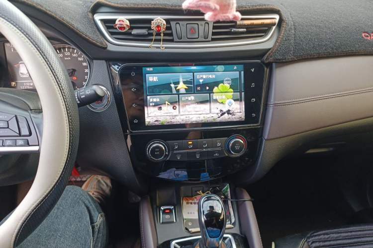 Used Nissan Qashqai 2019 2.0L CVT Luxury Edition Audio And AC Panel
