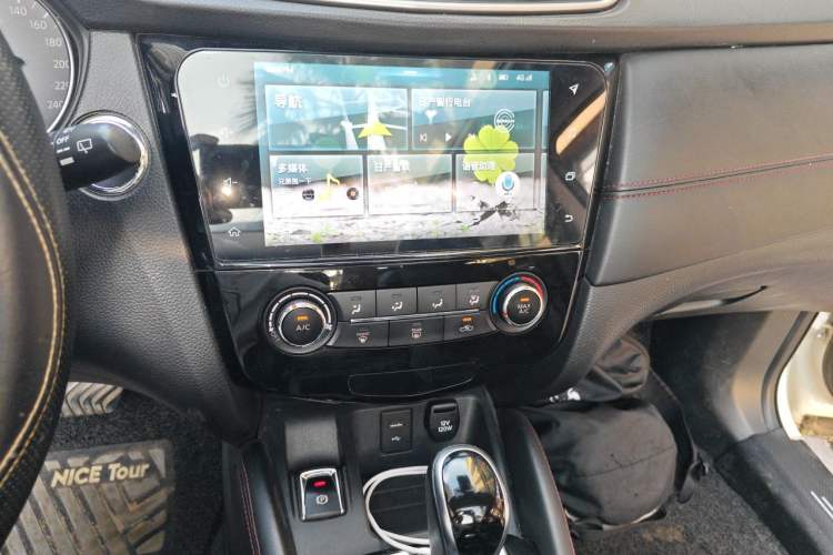 Used Nissan Qashqai 2019 2.0L CVT Luxury Edition Audio And AC Panel
