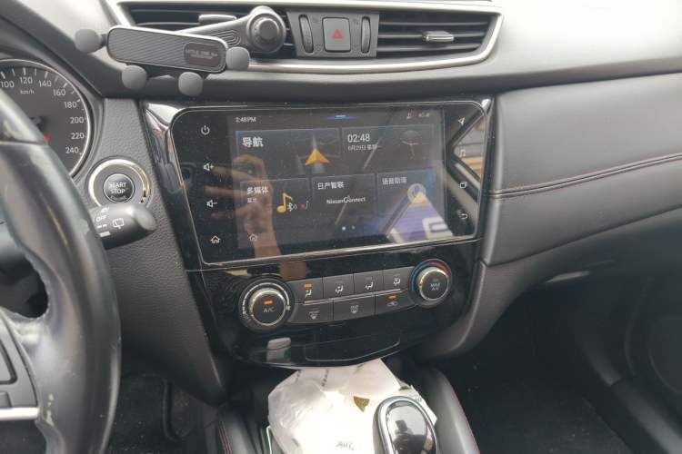 Used Nissan Qashqai 2019 2.0L CVT Luxury Edition Audio And AC Panel
