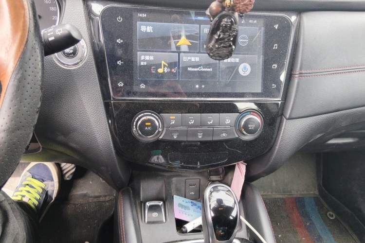 Used Nissan Qashqai 2019 2.0L CVT Luxury Edition Audio And AC Panel