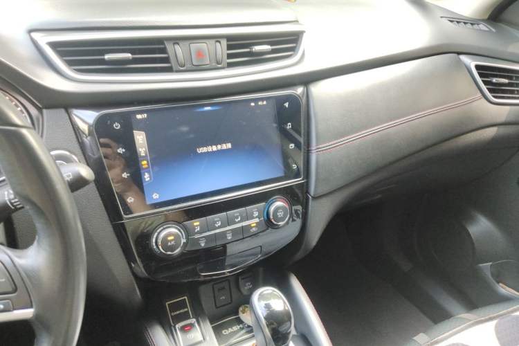 Used Nissan Qashqai 2019 2.0L CVT Luxury Edition Audio And AC Panel