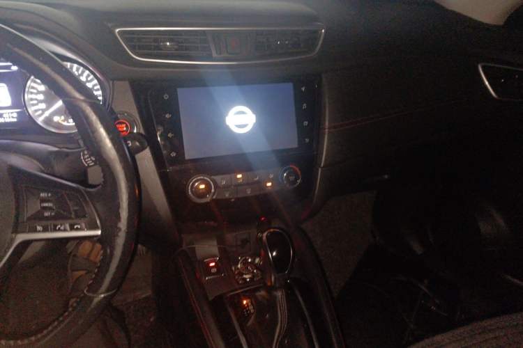Used Nissan Qashqai 2019 2.0L CVT Luxury Edition Audio And AC Panel