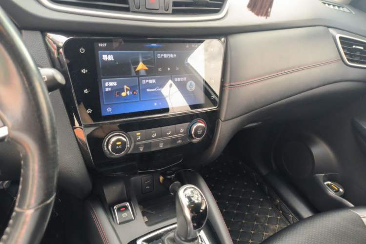 Used Nissan Qashqai 2019 2.0L CVT Luxury Edition Audio And AC Panel