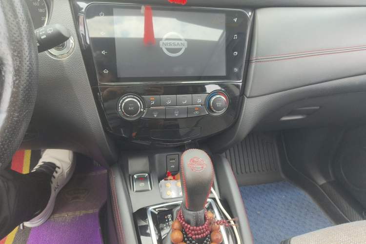 Used Nissan Qashqai 2019 2.0L CVT Luxury Edition Audio And AC Panel