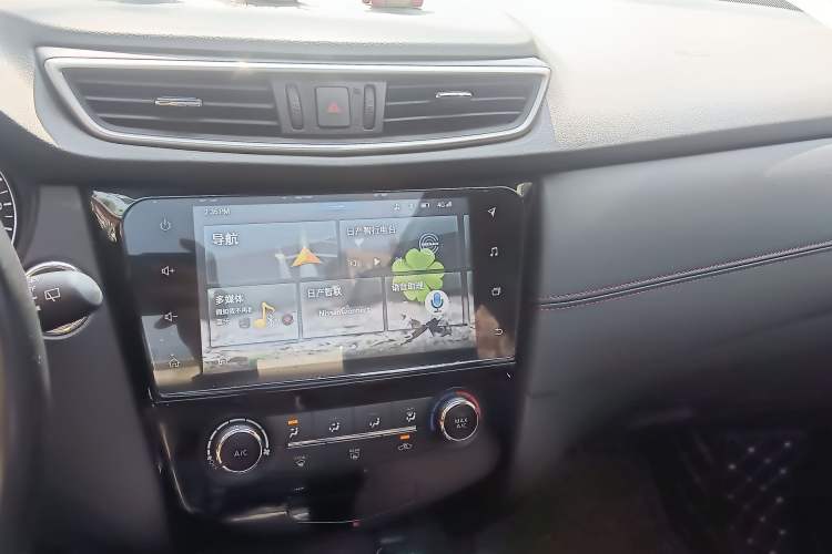 Used Nissan Qashqai 2019 2.0L CVT Luxury Edition Audio And AC Panel