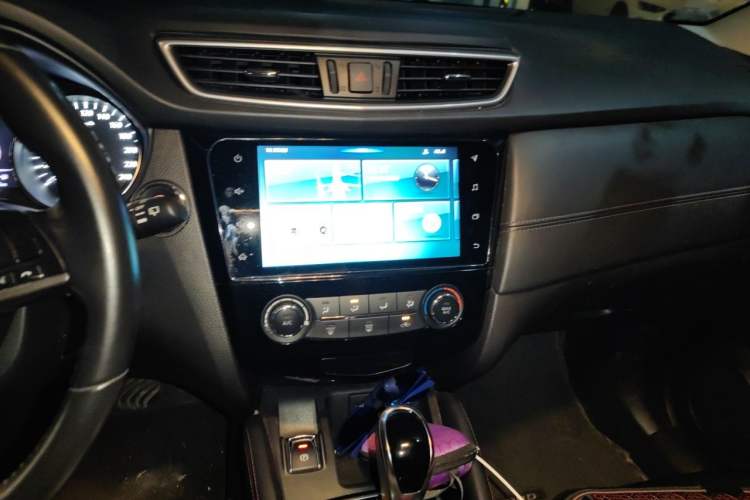 Used Nissan Qashqai 2019 2.0L CVT Luxury Edition Audio And AC Panel