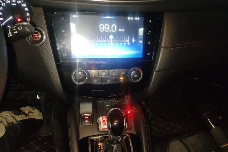 Used Nissan Qashqai 2019 2.0L CVT Luxury Edition Audio And AC Panel