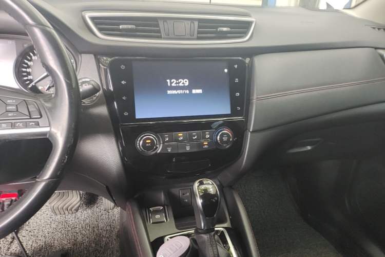 Used Nissan Qashqai 2019 2.0L CVT Luxury Edition Audio And AC Panel