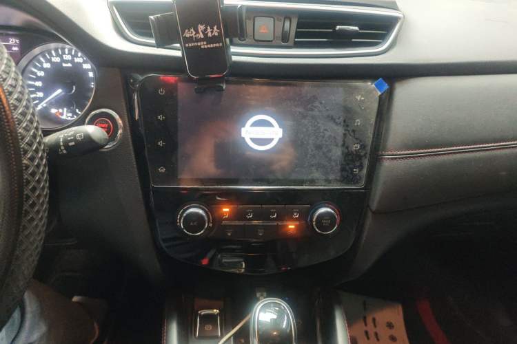 Used Nissan Qashqai 2019 2.0L CVT Luxury Edition Audio And AC Panel