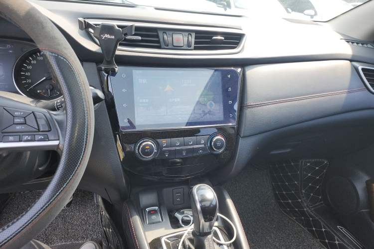 Used Nissan Qashqai 2019 2.0L CVT Luxury Edition Audio And AC Panel