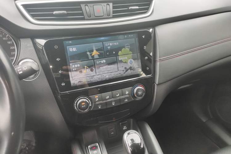 Used Nissan Qashqai 2019 2.0L CVT Luxury Edition Audio And AC Panel