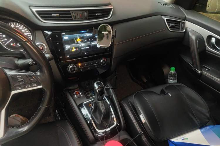 Used Nissan Qashqai 2019 2.0L CVT Luxury Edition Audio And AC Panel