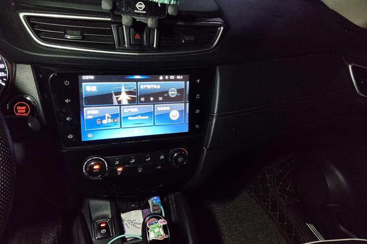 Used Nissan Qashqai 2019 2.0L CVT Luxury Edition Audio And AC Panel