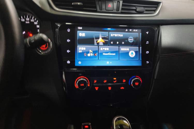 Used Nissan Qashqai 2019 2.0L CVT Luxury Edition Audio And AC Panel