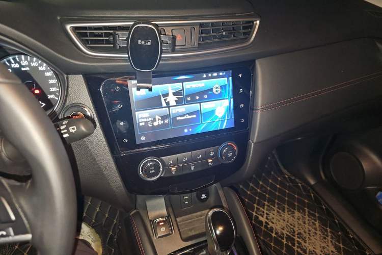 Used Nissan Qashqai 2019 2.0L CVT Luxury Edition Audio And AC Panel