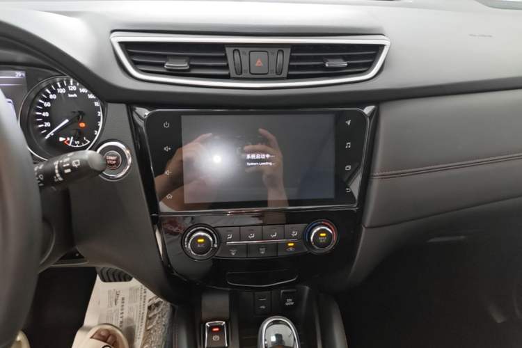 Used Nissan Qashqai 2019 2.0L CVT Luxury Edition Audio And AC Panel