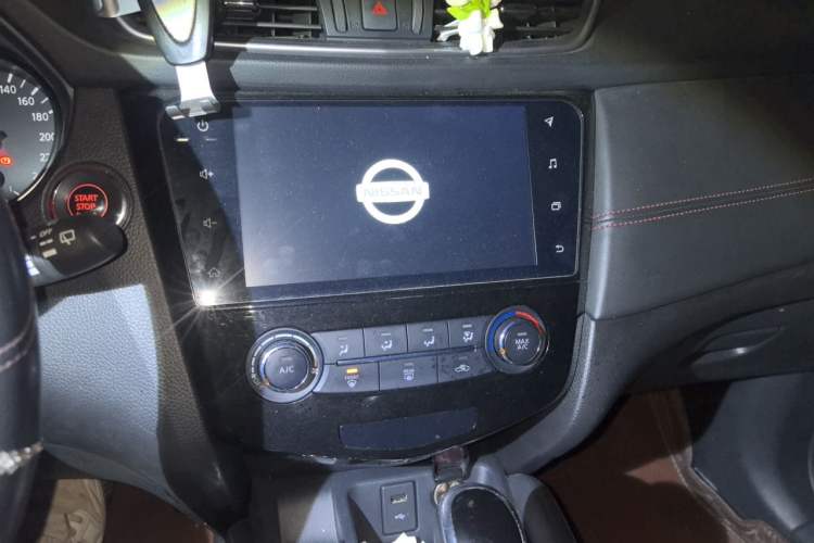 Used Nissan Qashqai 2019 2.0L CVT Luxury Edition Audio And AC Panel
