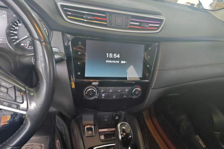 Used Nissan Qashqai 2019 2.0L CVT Luxury Edition Audio And AC Panel
