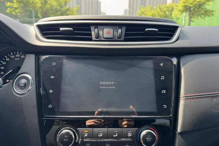 Used Nissan Qashqai 2019 2.0L CVT Luxury Edition Audio And AC Panel