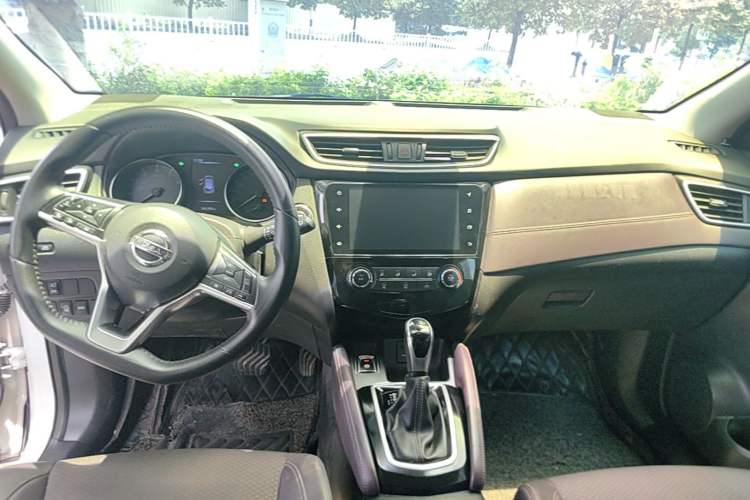 Used Nissan Qashqai 2019 2.0L CVT Luxury Edition Audio And AC Panel