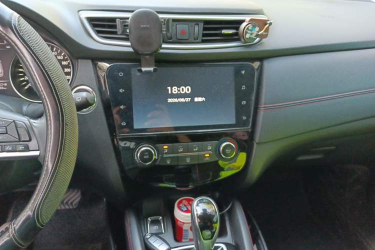 Used Nissan Qashqai 2019 2.0L CVT Luxury Edition Audio And AC Panel
