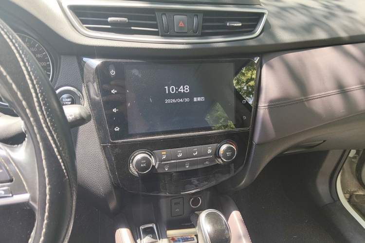 Used Nissan Qashqai 2019 2.0L CVT Luxury Edition Audio And AC Panel