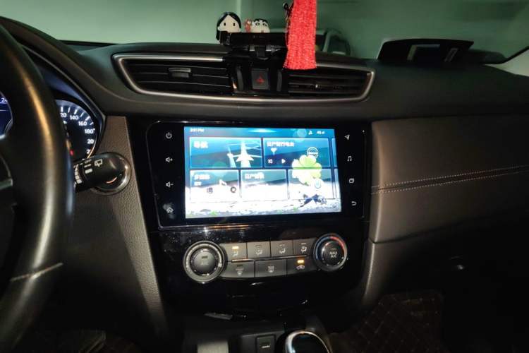Used Nissan Qashqai 2019 2.0L CVT Luxury Edition Audio And AC Panel
