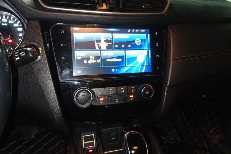 Used Nissan Qashqai 2019 2.0L CVT Luxury Edition Audio And AC Panel