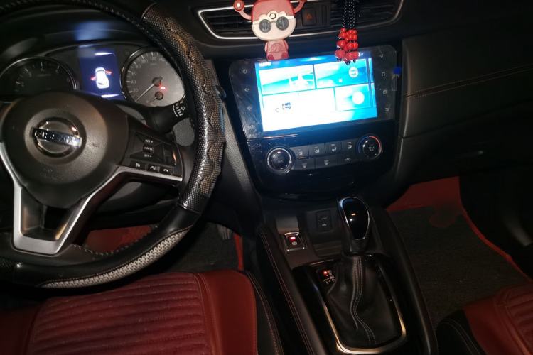 Used Nissan Qashqai 2019 2.0L CVT Luxury Edition Center Console