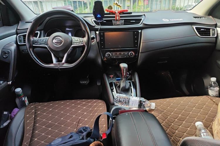 Used Nissan Qashqai 2019 2.0L CVT Luxury Edition Center Console