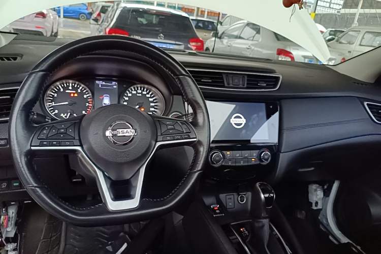 Used Nissan Qashqai 2019 2.0L CVT Luxury Edition Center Console