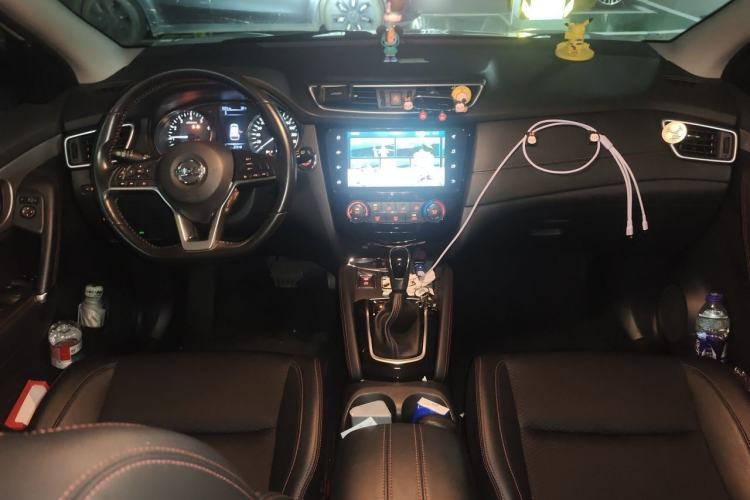 Used Nissan Qashqai 2019 2.0L CVT Luxury Edition Center Console