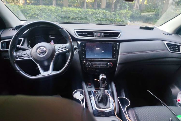 Used Nissan Qashqai 2019 2.0L CVT Luxury Edition Center Console