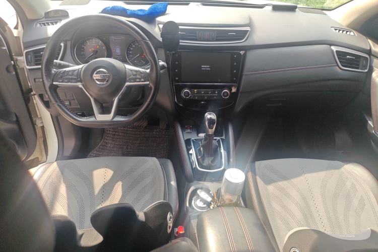 Used Nissan Qashqai 2019 2.0L CVT Luxury Edition Center Console