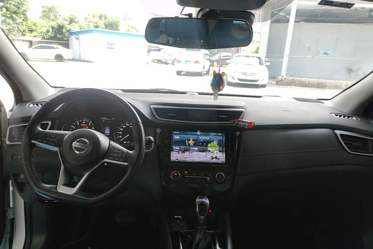 Used Nissan Qashqai 2019 2.0L CVT Luxury Edition Center Console