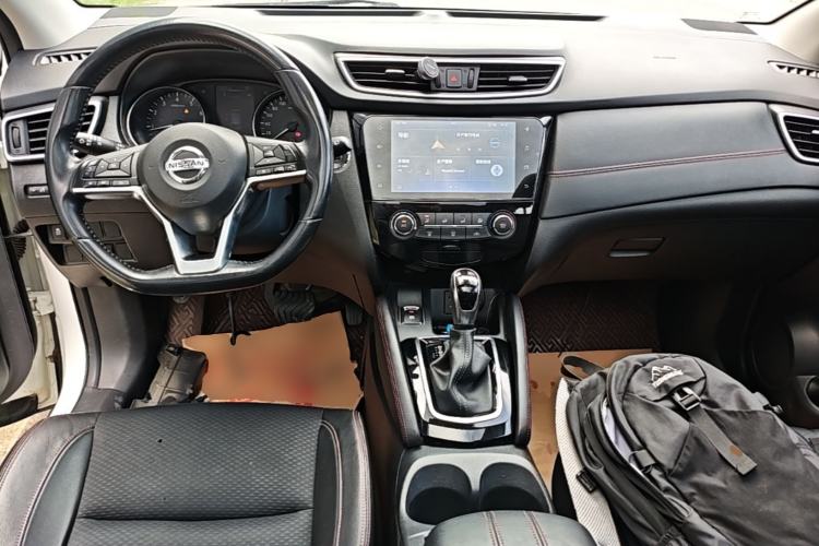 Used Nissan Qashqai 2019 2.0L CVT Luxury Edition Center Console