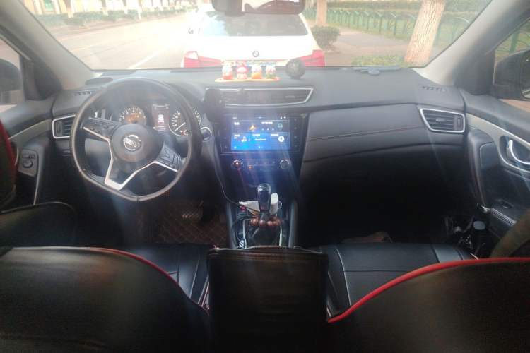 Used Nissan Qashqai 2019 2.0L CVT Luxury Edition Center Console